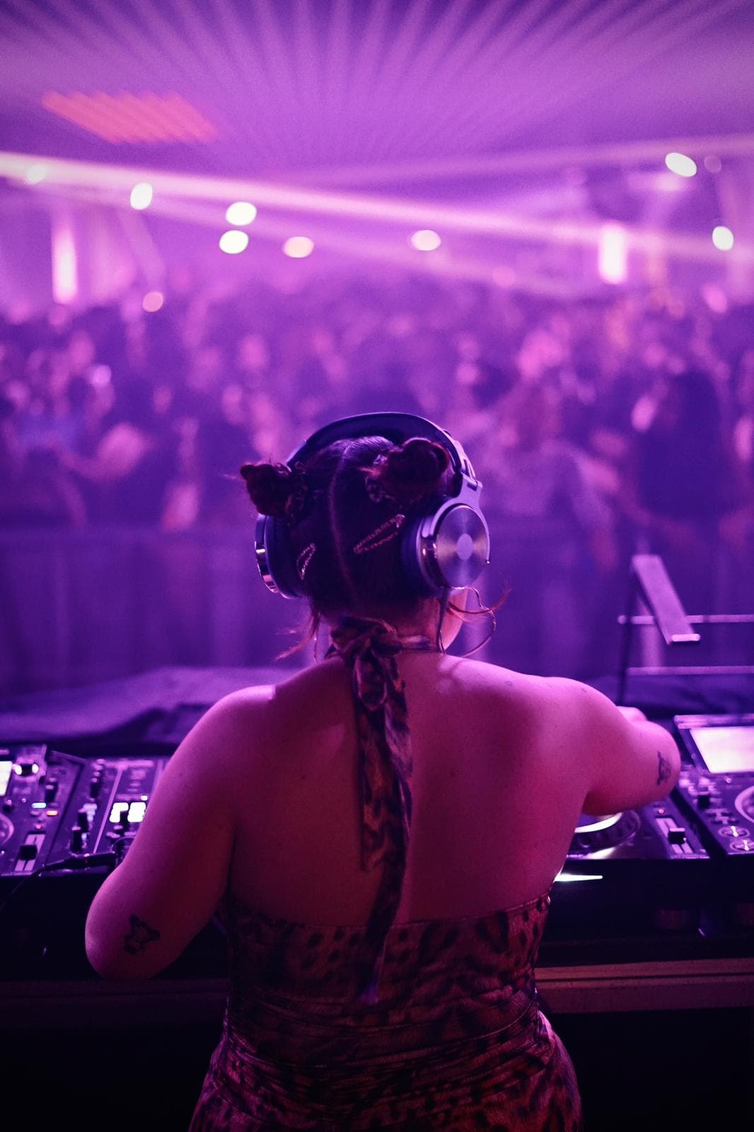 DJ La Bringue sous les néons